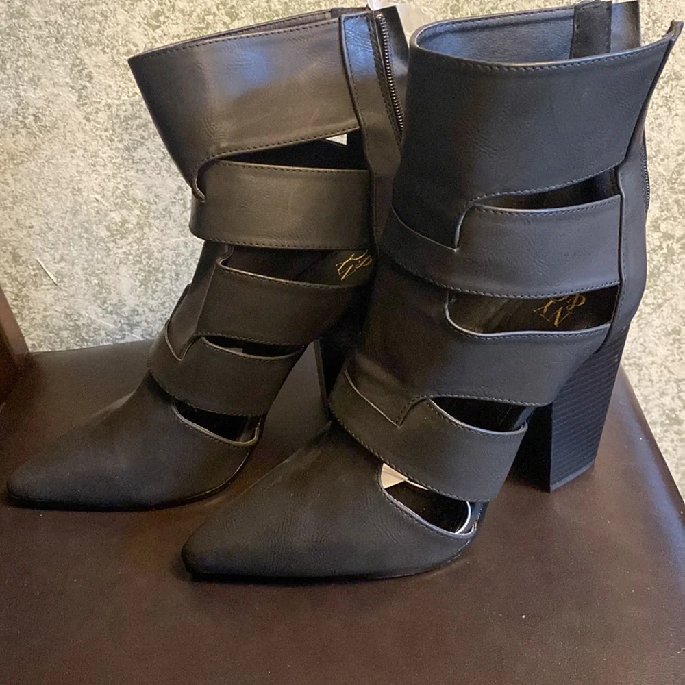 Shoes - Picture 2 of 3